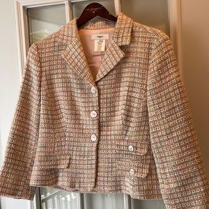 Beautiful spring suit size 42 US 10 tweed mother of pearl buttons Veritgo